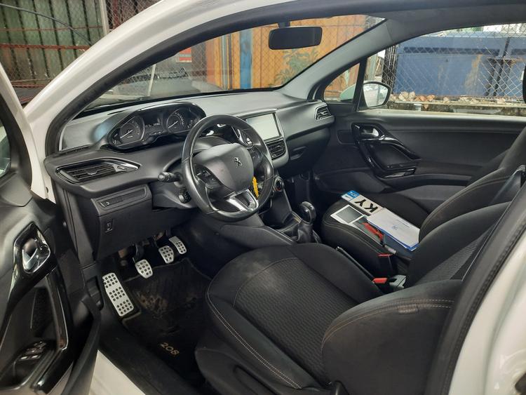 voiture occasion PEUGEOT 208 à la Réunion disponible sur noutlauto.re