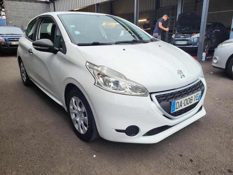voiture occasion PEUGEOT 208 à la Réunion disponible sur noutlauto.re
