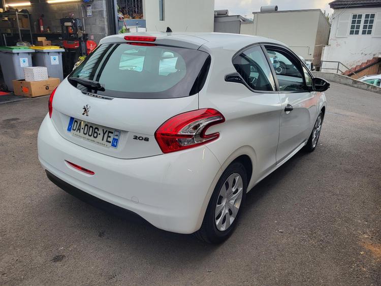 voiture occasion PEUGEOT 208 à la Réunion disponible sur noutlauto.re