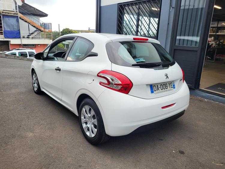 voiture occasion PEUGEOT 208 à la Réunion disponible sur noutlauto.re