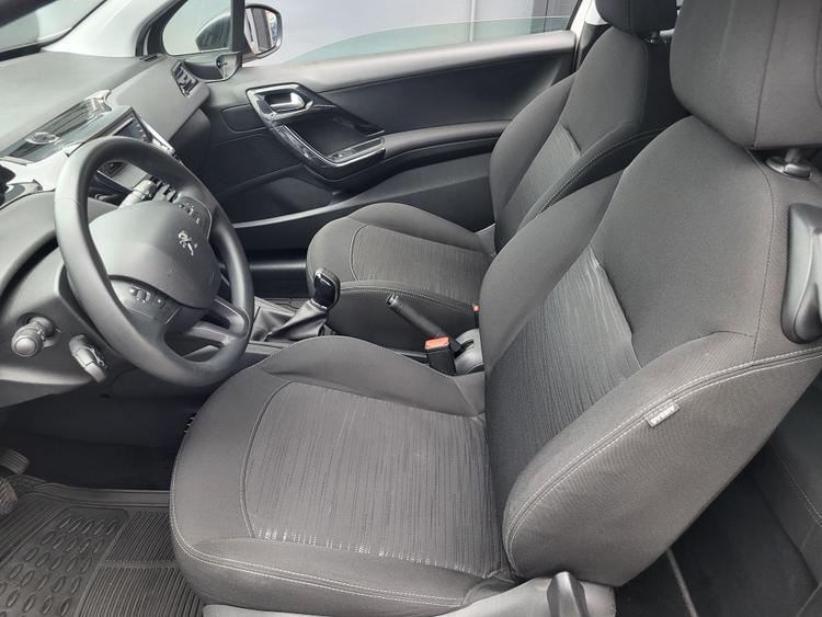 voiture occasion PEUGEOT 208 à la Réunion disponible sur noutlauto.re