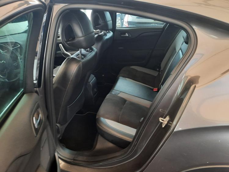 voiture occasion DS DS4 à la Réunion disponible sur noutlauto.re