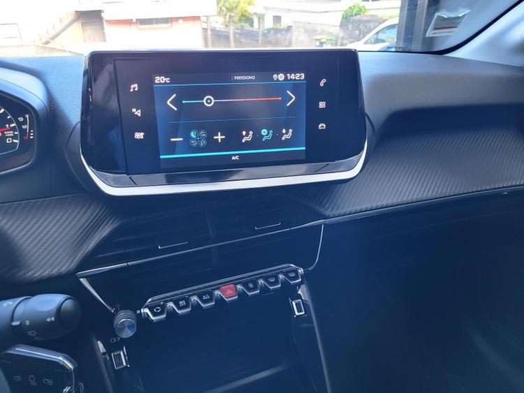 voiture occasion PEUGEOT 208 à la Réunion disponible sur noutlauto.re