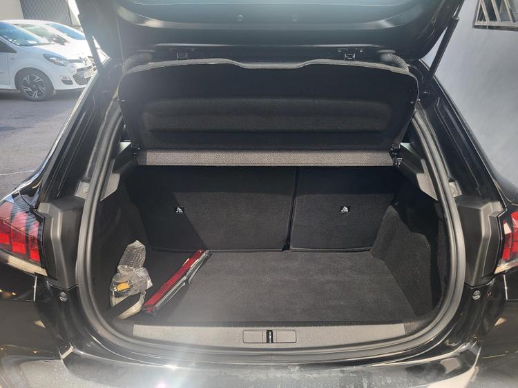 voiture occasion PEUGEOT 208 à la Réunion disponible sur noutlauto.re