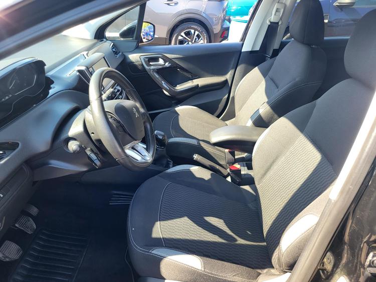 voiture occasion PEUGEOT 208 à la Réunion disponible sur noutlauto.re