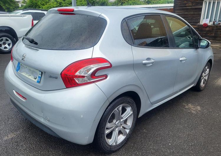 voiture occasion PEUGEOT 208 à la Réunion disponible sur noutlauto.re