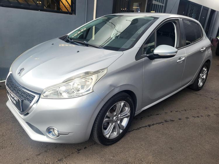 voiture occasion PEUGEOT 208 à la Réunion disponible sur noutlauto.re