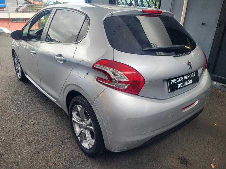 voiture occasion PEUGEOT 208 à la Réunion disponible sur noutlauto.re