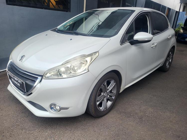 voiture occasion PEUGEOT 208 à la Réunion disponible sur noutlauto.re