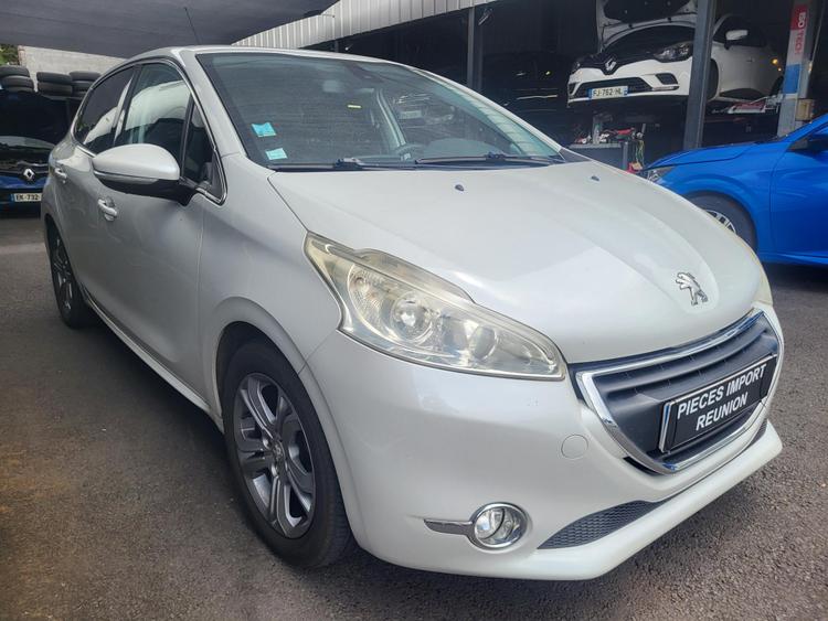 voiture occasion PEUGEOT 208 à la Réunion disponible sur noutlauto.re