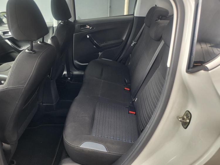 voiture occasion PEUGEOT 208 à la Réunion disponible sur noutlauto.re