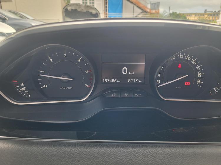 voiture occasion PEUGEOT 208 à la Réunion disponible sur noutlauto.re