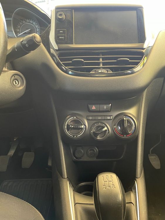 voiture occasion PEUGEOT 208 à la Réunion disponible sur noutlauto.re