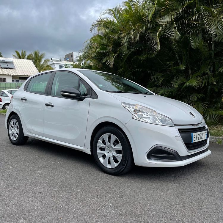 voiture occasion PEUGEOT 208 à la Réunion disponible sur noutlauto.re