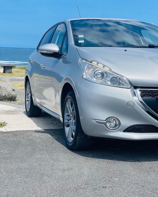 voiture occasion PEUGEOT 208 à la Réunion disponible sur noutlauto.re