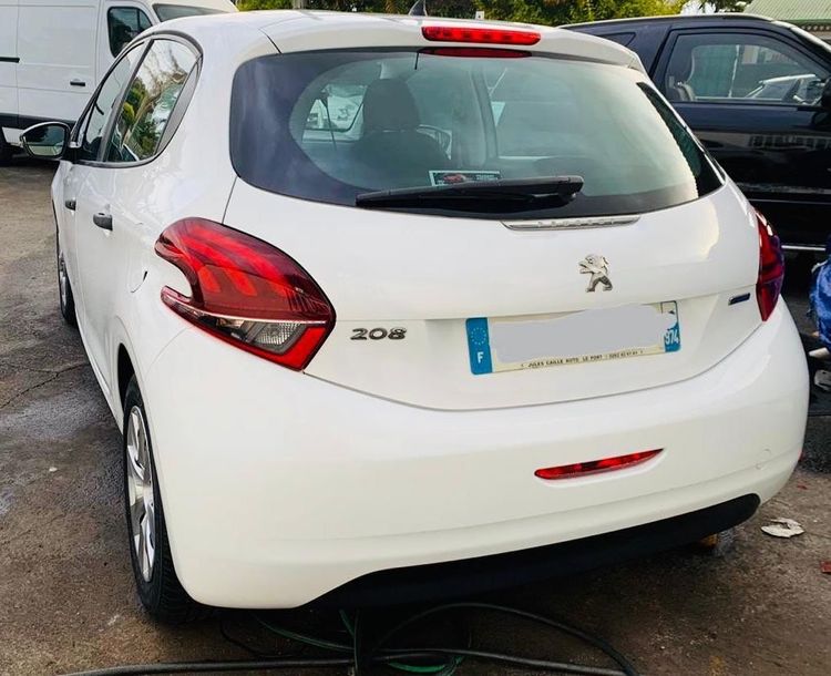 voiture occasion PEUGEOT 208 à la Réunion disponible sur noutlauto.re