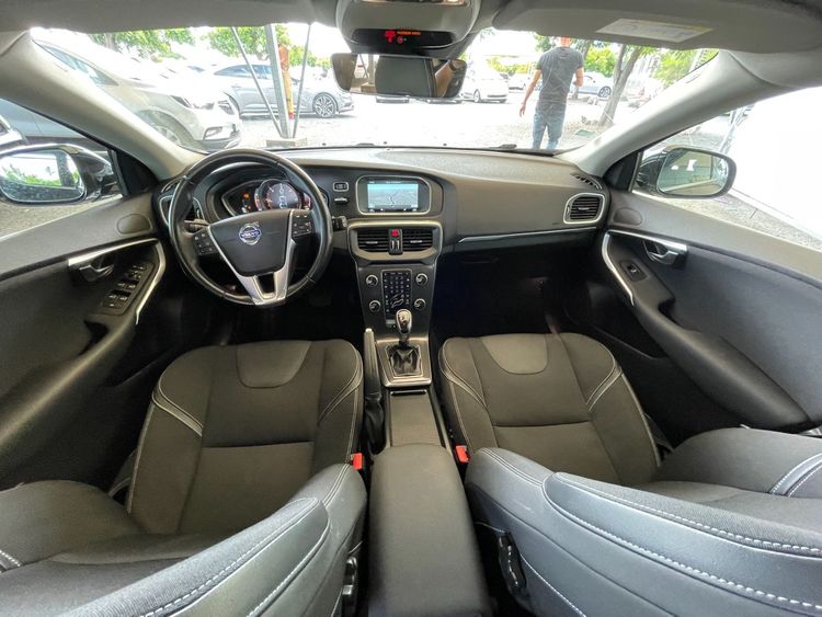 voiture occasion VOLVO V 40 à la Réunion disponible sur noutlauto.re