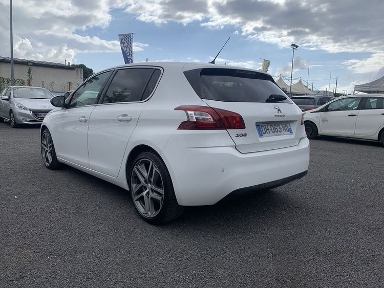 voiture occasion PEUGEOT 308 à la Réunion disponible sur noutlauto.re