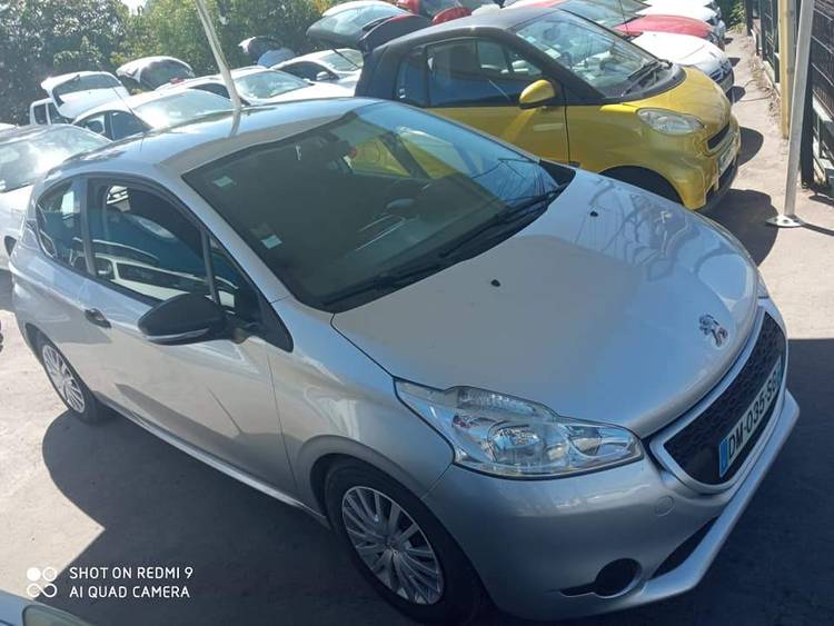 voiture occasion PEUGEOT 208 à la Réunion disponible sur noutlauto.re
