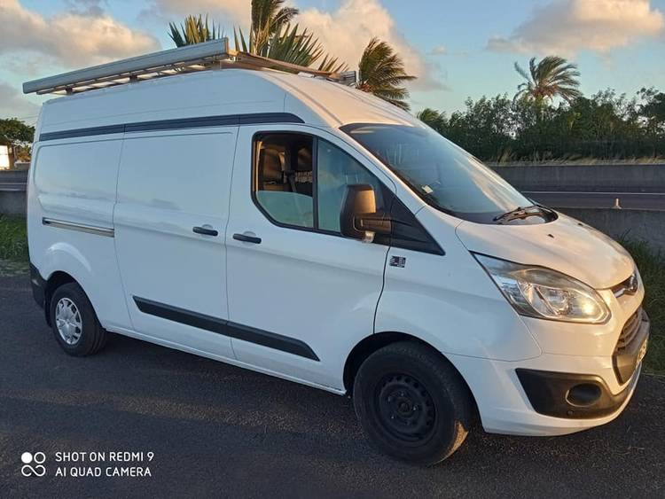 voiture occasion FORD TRANSIT CUSTOM à la Réunion disponible sur noutlauto.re