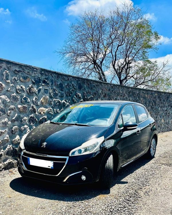 voiture occasion PEUGEOT 208 à la Réunion disponible sur noutlauto.re