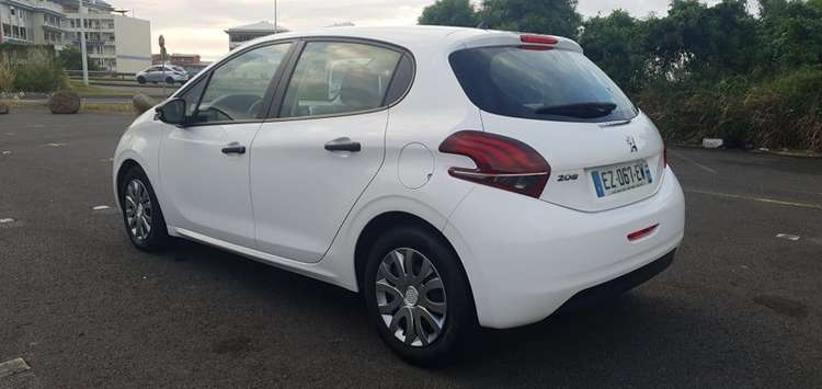 voiture occasion PEUGEOT 208 à la Réunion disponible sur noutlauto.re