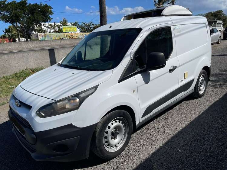 voiture occasion FORD TRANSIT CONNECT à la Réunion disponible sur noutlauto.re