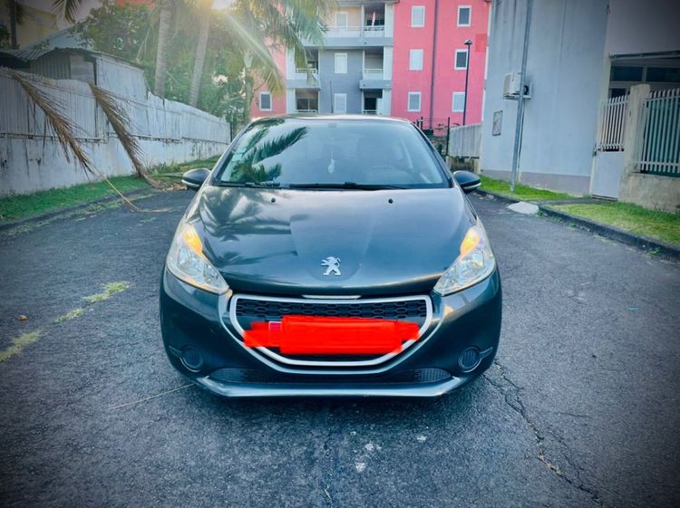voiture occasion PEUGEOT 208 à la Réunion disponible sur noutlauto.re