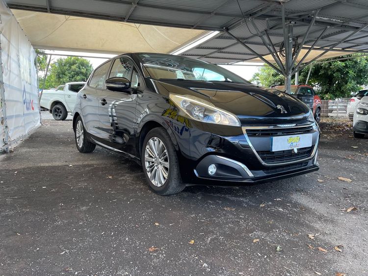 voiture occasion PEUGEOT 208 à la Réunion disponible sur noutlauto.re