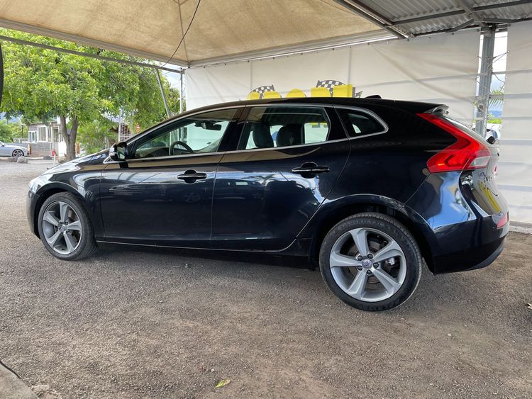 voiture occasion VOLVO V 40 à la Réunion disponible sur noutlauto.re
