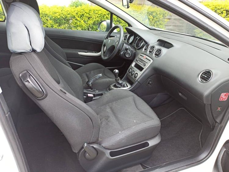 voiture occasion PEUGEOT 308 à la Réunion disponible sur noutlauto.re