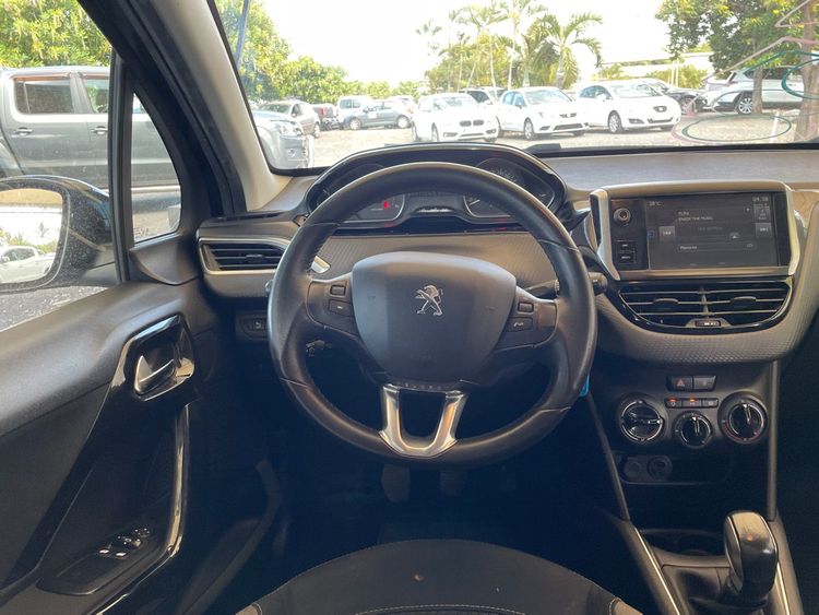 voiture occasion PEUGEOT 208 à la Réunion disponible sur noutlauto.re