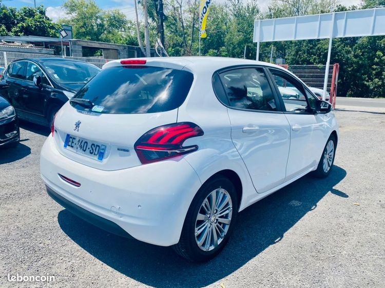 voiture occasion PEUGEOT 208 à la Réunion disponible sur noutlauto.re