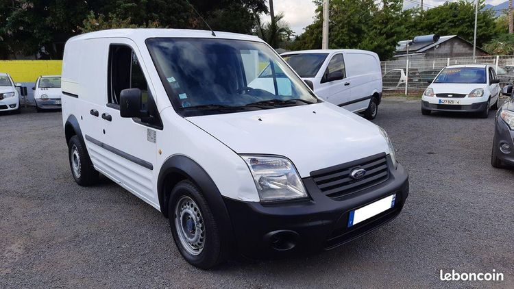 voiture occasion FORD TRANSIT CONNECT à la Réunion disponible sur noutlauto.re