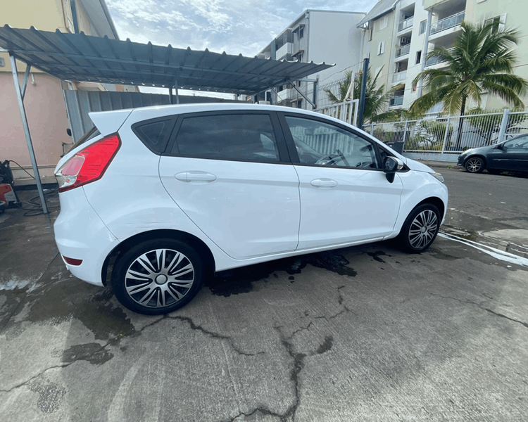 voiture occasion FORD FIESTA à la Réunion disponible sur noutlauto.re
