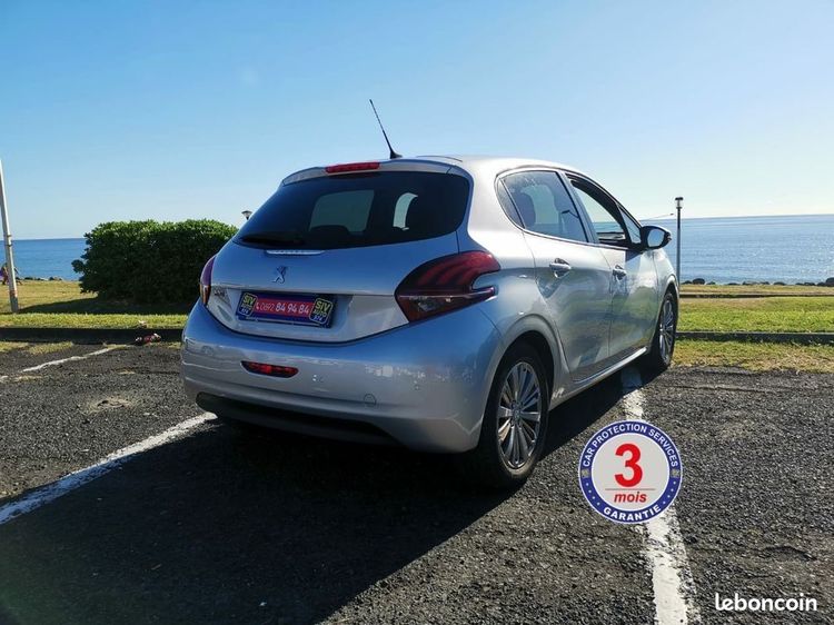 voiture occasion PEUGEOT 208 à la Réunion disponible sur noutlauto.re