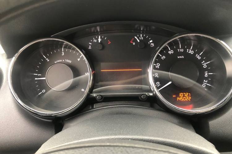 voiture occasion PEUGEOT 5008 à la Réunion disponible sur noutlauto.re