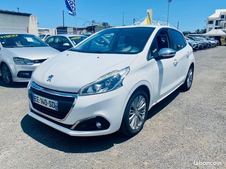 voiture occasion PEUGEOT 208 à la Réunion disponible sur noutlauto.re