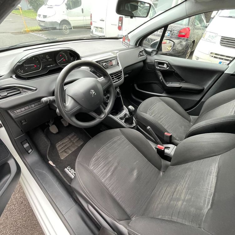 voiture occasion PEUGEOT 208 à la Réunion disponible sur noutlauto.re