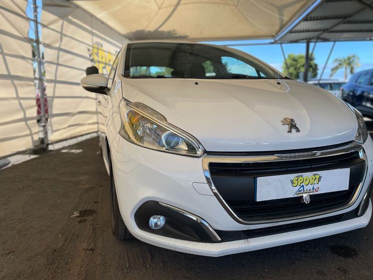 voiture occasion PEUGEOT 208 à la Réunion disponible sur noutlauto.re