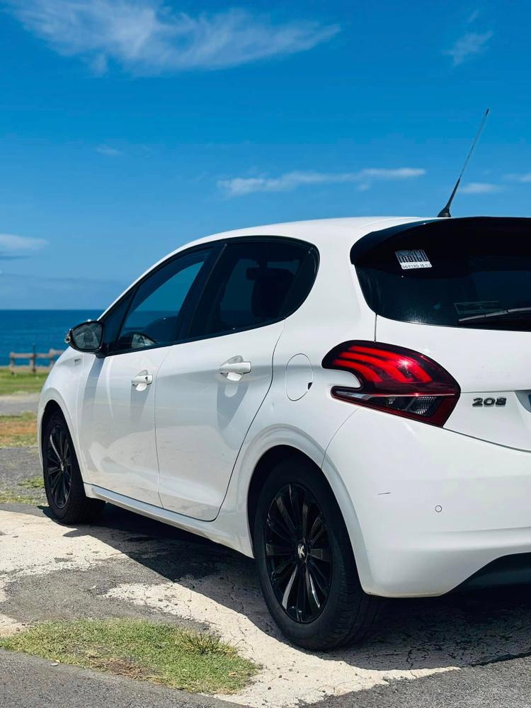 voiture occasion PEUGEOT 208 à la Réunion disponible sur noutlauto.re