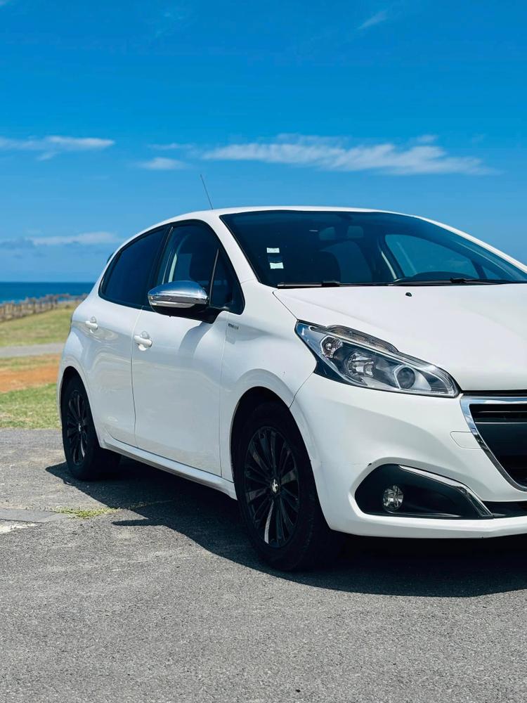 voiture occasion PEUGEOT 208 à la Réunion disponible sur noutlauto.re