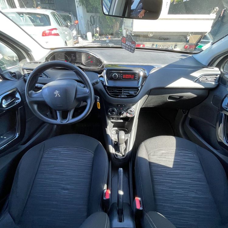 voiture occasion PEUGEOT 208 à la Réunion disponible sur noutlauto.re