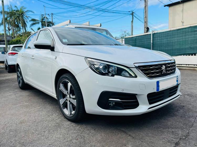 voiture occasion PEUGEOT 308 à la Réunion disponible sur noutlauto.re