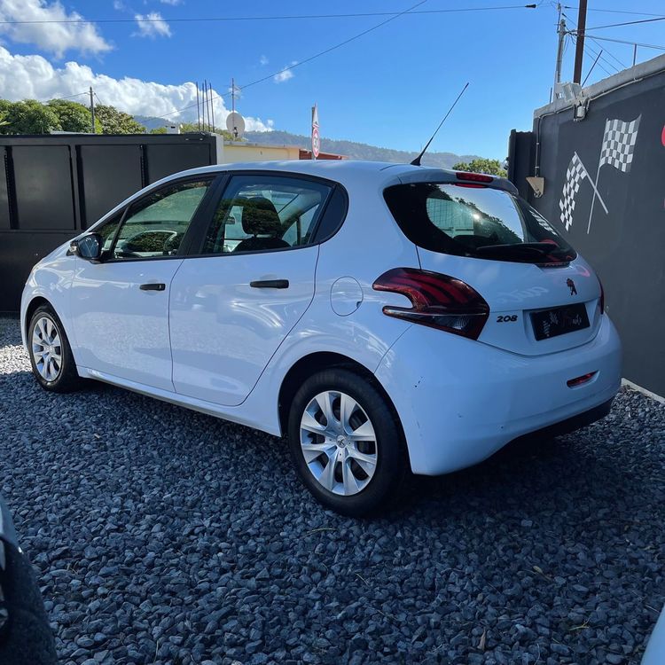 voiture occasion PEUGEOT 208 à la Réunion disponible sur noutlauto.re