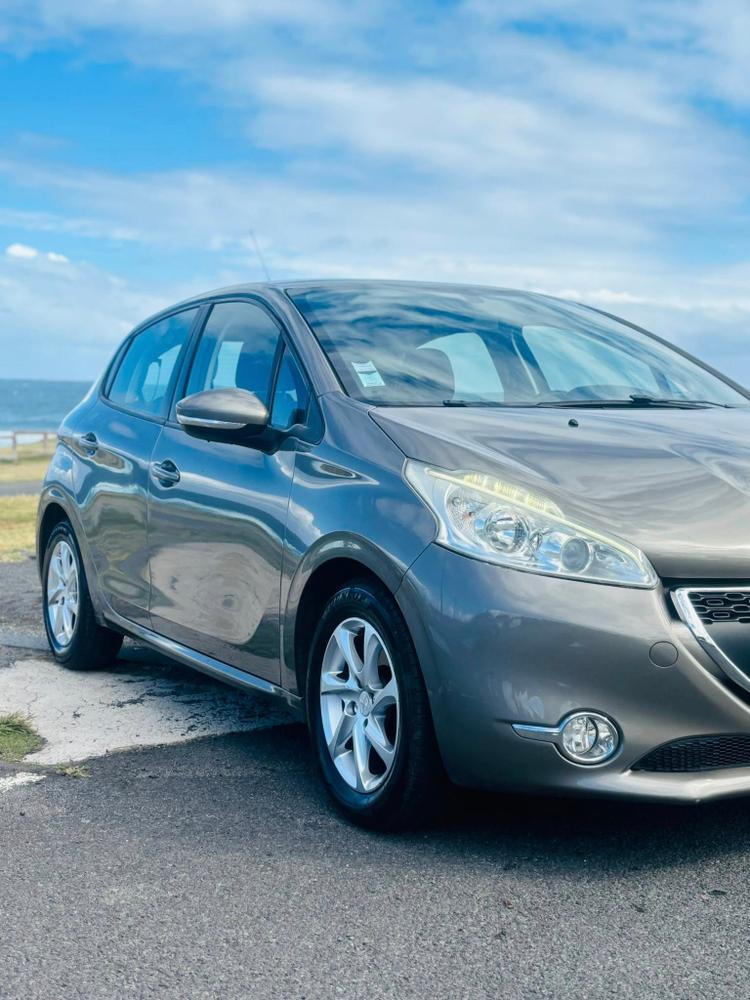 voiture occasion PEUGEOT 208 à la Réunion disponible sur noutlauto.re