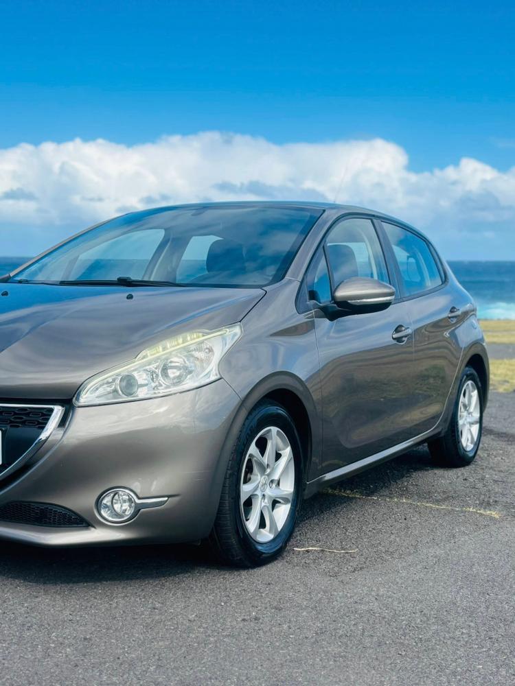voiture occasion PEUGEOT 208 à la Réunion disponible sur noutlauto.re