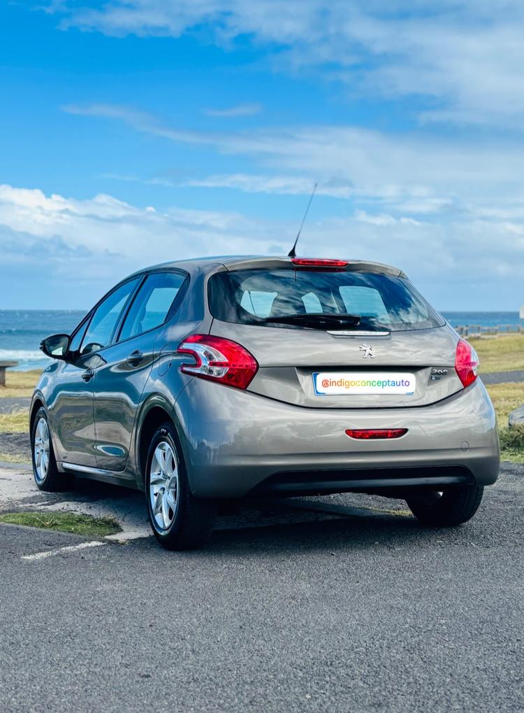 voiture occasion PEUGEOT 208 à la Réunion disponible sur noutlauto.re
