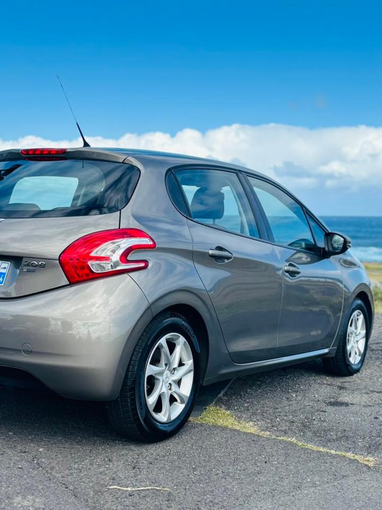 voiture occasion PEUGEOT 208 à la Réunion disponible sur noutlauto.re