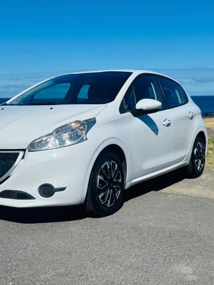 voiture occasion PEUGEOT 208 à la Réunion disponible sur noutlauto.re